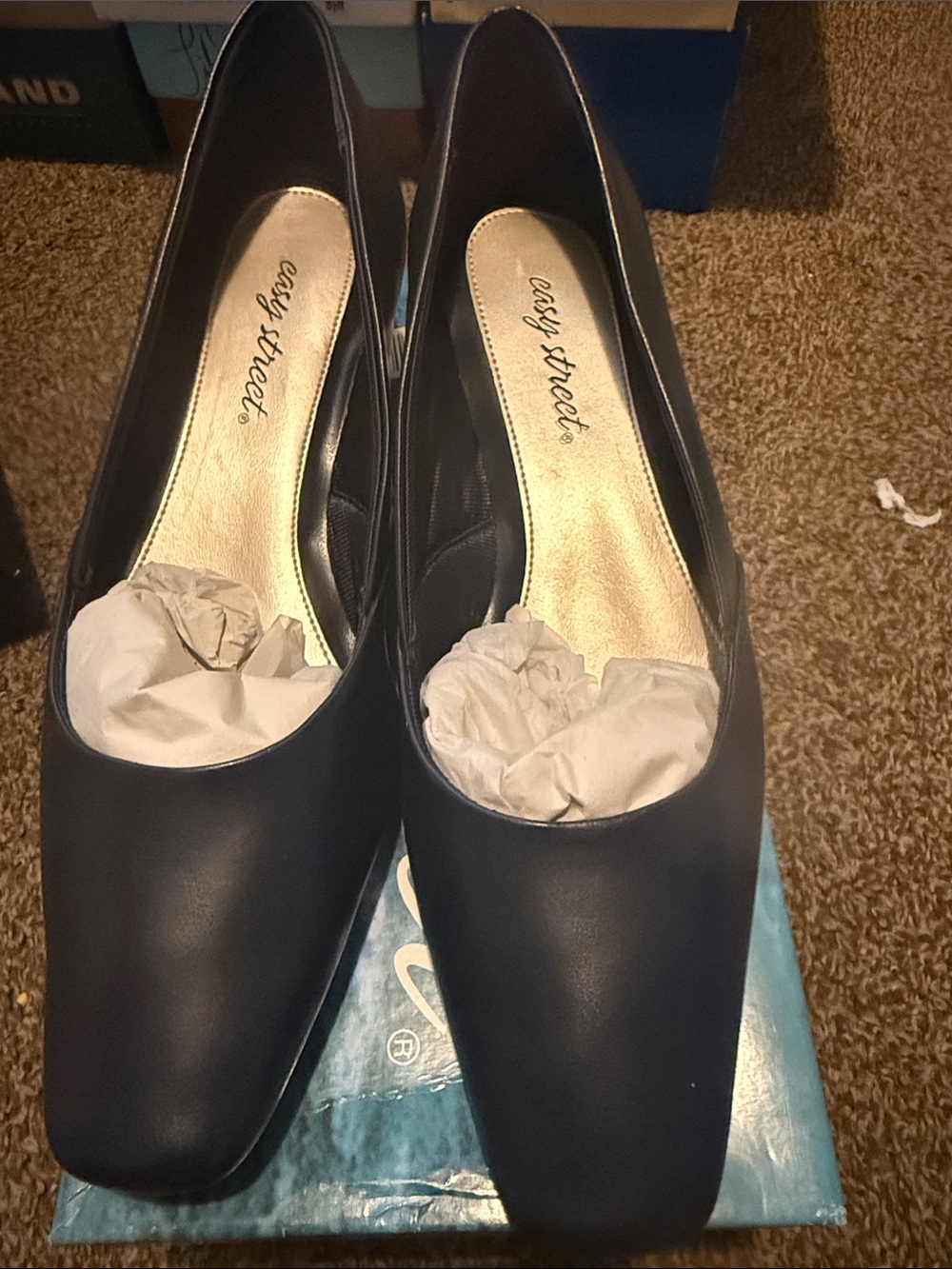 Easy Street Women's Navy Square-Toe Pumps size 9.5M kitten heels